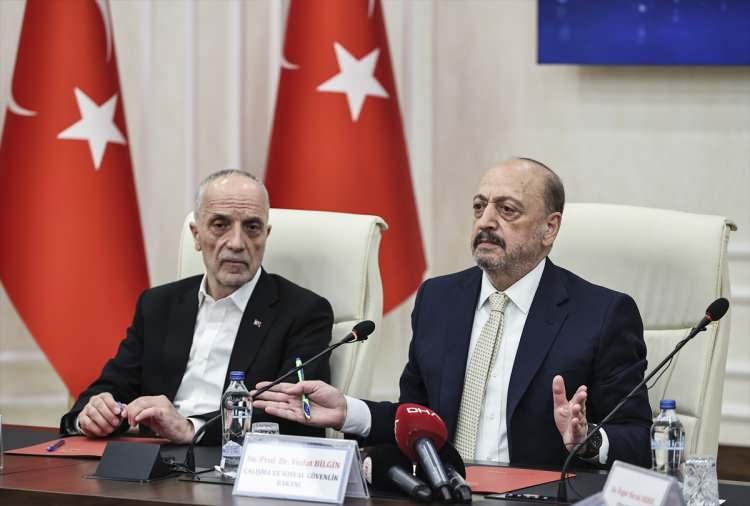 <p><strong>SOSYAL BARIŞ ESAS</strong><br />
Çalışma ve Sosyal Güvenlik Bakanı Vedat Bilgin başkanlığında gerçekleşen toplantıya Türk-İş Başkanı Ergün Atalay, TİSK Başkanı Özgür Burak Akkol katıldı</p>