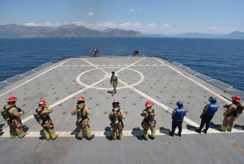 <p>Deniz Kuvvetleri Komutanlığı envanterine 2017 yılında giren TCG Alemdar (A-582) Denizaltı Kurtarma Gemisi, satha (su yüzeyi) çıkamayan denizaltılardan personel kurtarılması başta olmak üzere batmış ya da karaya oturmuş askeri gemi, deniz aracı, uçak gibi araçlara hayati müdahalede bulunuyor.</p>
<p> </p>