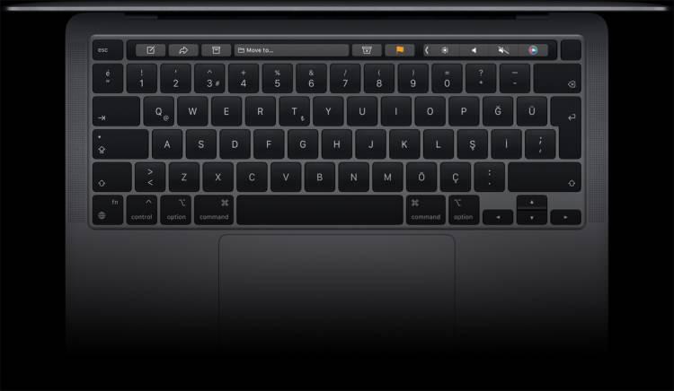 <p>Rahat, sessiz ve hassas bir yazma deneyimi Magic Keyboard’da. En çok kullanılan komutlar Touch Bar içerisinde yer alıyor. Böylece daha az tuşa basarak zaman kazanabiliyorsunuz. Touch ID’nin sunduğu hızlı ve kolay kimlik doğrulama özelliğiyle güvenli bir şekilde oturum açmanız da mümkün oluyor.</p>