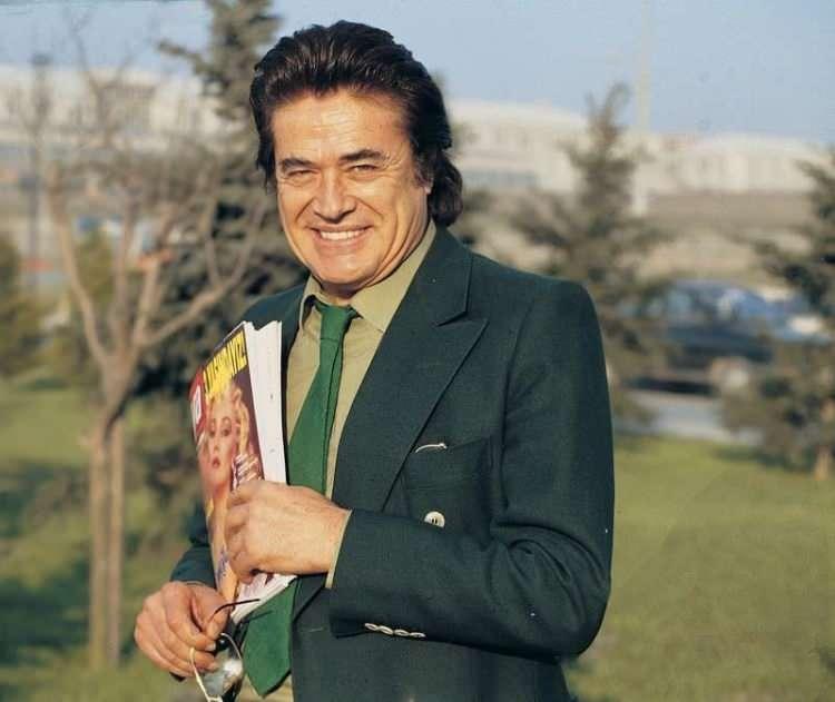 <p><strong>Vefat haberinin ardından mesleği merak edilen Arkın'ın kariyerindeki dönüm noktası 1963'te askerliğini yaparken 1. Hava Jet Üssü'nde yönetmen Halit Refiğ ile tanışması oldu.</strong></p>
