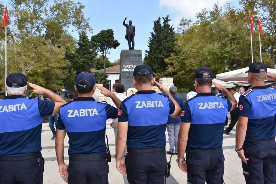 <p><strong>ZABITA MEMURU (9/1)</strong><br />
<br />
Eski maaş: 5.889 TL<br />
Yeni maaş: 8.344 TL<br />
Fark: 2.455 TL</p>
