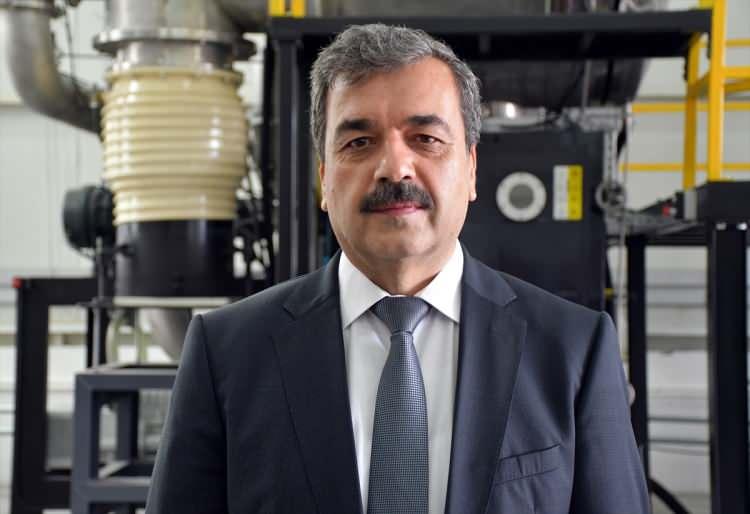 <p>Mesela bu üretilen metal tozların 1 kilogramı yaklaşık 450 avro. Tesisteki cihazlar 25 kilogram kapasitelidir. Dolayısıyla her seferde yüksek katma değer sağlayacak bir üretim kapasitesine sahibiz." ifadelerini kullandı.</p>
