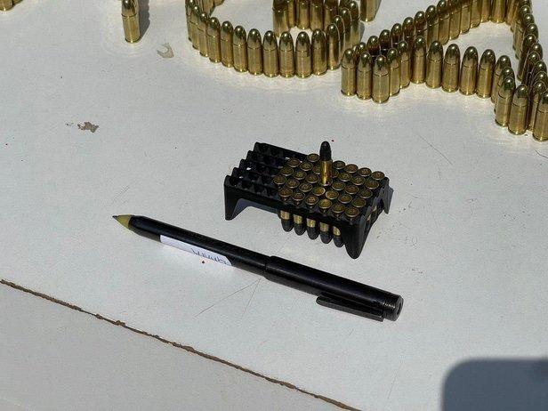 <p>El konulan silahlar arasında kalem şeklinde bir suikast silahı da var. </p>
