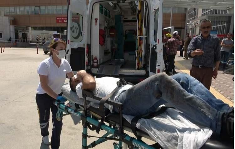 <p>Bir kişi ise calaskaya takılan kurban etinin üzerine düşmesi sonucu yaralandı. Şahıs ambulansla hastaneye sevk edildi. Hastanede tedavi altına alınan yaralıların genel sağlık durumunun iyi olduğu öğrenildi.</p>