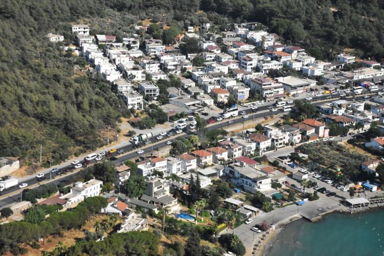 <p>Muğla ve il&ccedil;elerinde Kurban Bayramı tatilinin başlamasıyla Polis helikopterinden yapılan denetimler havadan g&ouml;r&uuml;nt&uuml;lendi.</p>
