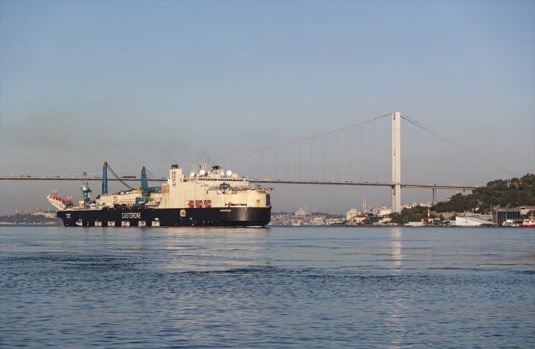 <p>İLK BORULAR ERDOĞAN'IN KATILDIĞI TÖRENLE İNDİRİLMİŞTİ</p>

<p> </p>

<p> Karadeniz'e ilk borular, Cumhurbaşkanı Recep Tayyip Erdoğan'ın katılımıyla 13 Haziran'da Filyos'ta gerçekleşen törende sığ kısımlardaki deniz tabanına indirilmişti.</p>
