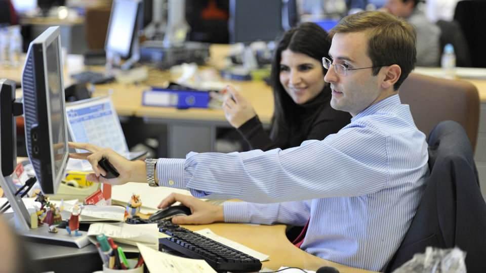 <p><strong>MEMUR (9/1)</strong><br />
<br />
Eski maaş: 5.773 TL<br />
Yeni maaş: 8.180 TL<br />
Fark: 2.407 TL</p>