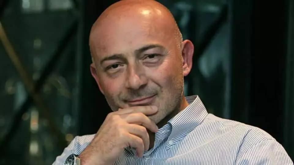<p><strong>2- FERİT ŞAHENK</strong><br />
<br />
Serveti: 2.4 milyar dolar<br />
<br />
Forbes sıralaması: 1292<br />
<br />
Doğum Yeri: Ankara</p>
