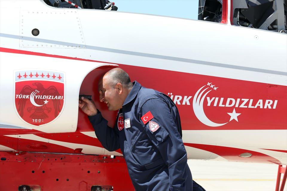<p>Dolayısıyla dinlenmeye özen gösteriyoruz. Evde hobi alanlarında stresi atarak bir sonraki göreve hazırlanıyoruz." ifadelerini kullandı.</p>
