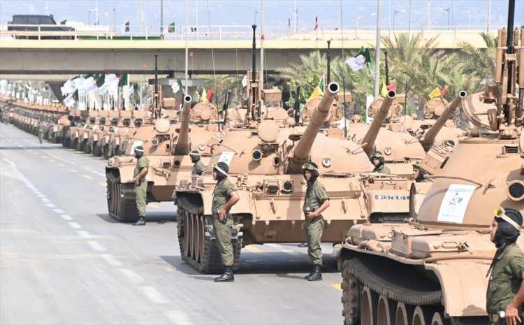 <p>Cezayir makamlarına göre, Fransız sömürgesi ülkenin servetini yağmalaması ve ulusal kimliğini yok etme girişimlerinin yanı sıra arkasında 5 milyondan fazla şehit bıraktı.</p>
<p> </p>