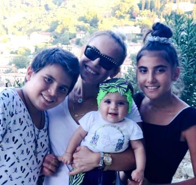 <p><span style="color:#2F4F4F"><strong> İbrahim Erkal'ın eşi Filiz Erkal kızı Dilara Erkal'ın fotoğrafını paylaşarak "Sevgilimin emaneti ömrüm... İyi ki doğdun" dedi. </strong></span></p>