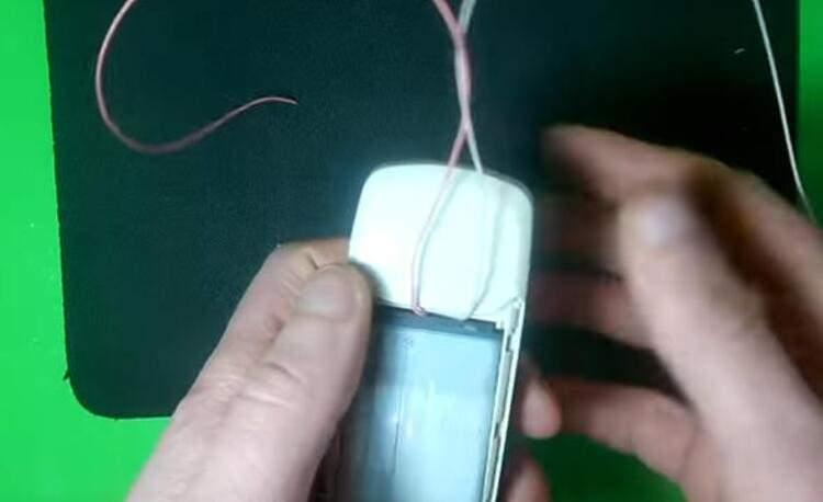 <p>Şimdi telefonun arkasını da kapatabiliriz.</p>
<p> </p>