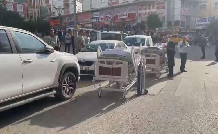 <p>Hastane Başhekimi Dr. Abdurrahim Bedir de dumandan ötürü tedbir amaçlı hastaları tahliye ettiklerini belirtti.</p>