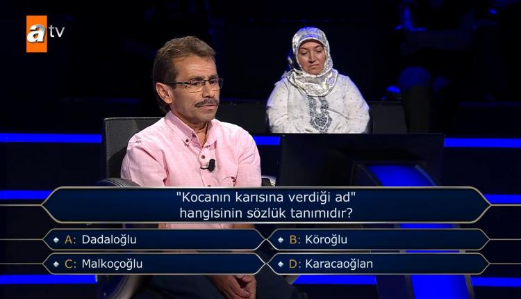 <p><span style="color:#000000"><strong>'Dadaloğlu', 'Köroğlu', 'Malkoçoğlu' ve ' Karacaoğlan' seçenekleri arasından karar vermekte zorlanan yarışmacı ne yapacağını bilemedi.</strong></span></p>
