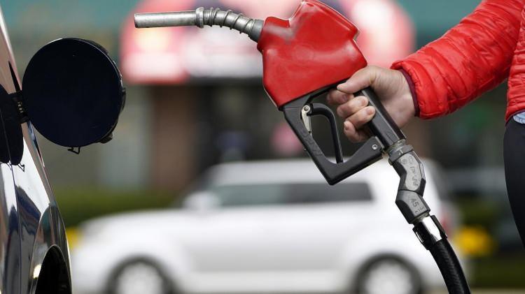 <p>Batı Teksas türü (WTI) ham petrolün varili ise şu dakikalarda 100 dolar sınırında işlem görüyor.</p>

<p> </p>
