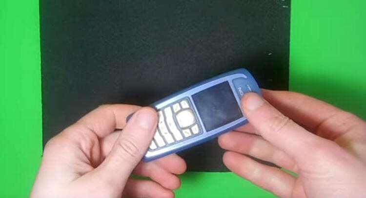 <p>Nokia'nın eski telefonlarının artık yüzüne kimse bakmıyor. Ancak Rus mühendis, ilginç bir çalışmaya imza atarak telefonu bakın neye dönüştürdü?</p>

<p> </p>
