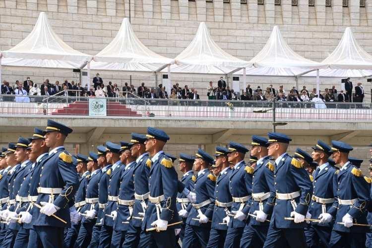 <p>Cezayir, ilişkilerin tamamen normalleşmesini bu sorunun çözümüne bağlarken, Fransa sorunu görmezden gelmeye devam ediyor.</p>
<p> </p>