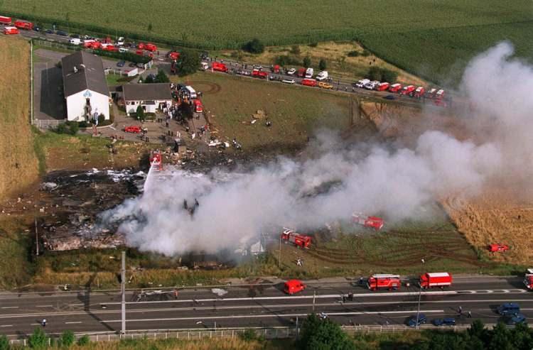 <p>Concorde uçak kazası havadan böyle görüntülendi.</p>