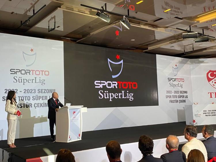 <p>TFF Hasan Doğan Milli Takımlar Kamp ve Eğitim Tesisleri'nde gerçekleşen kura çekiminde Süper Lig 2022-2023 yeni sezon fikstürü belli oldu.</p>
