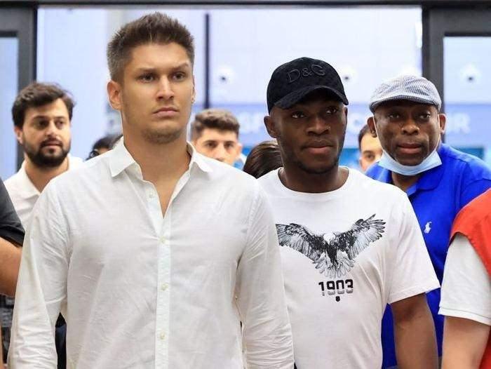 <p>Beşiktaş'ta forvete bir aday daha!</p>

<p>Yeni sezon öncesi forvet hattını Cenk Tosun, Wout Weghorst ve Jackson Muleka ile güçlendiren Beşiktaş bir transferine daha imza atmaya hazırlanıyor.  Siyah-Beyazlılar'ın sıradaki hedefi Mario Ilievski... Kartal, Bulgaristan'ın Septemvri Sofia takımında forma giyen 20 yaşındaki futbolcuyu kısa zamanda renklerine bağlamak istiyor.</p>

<p> </p>
