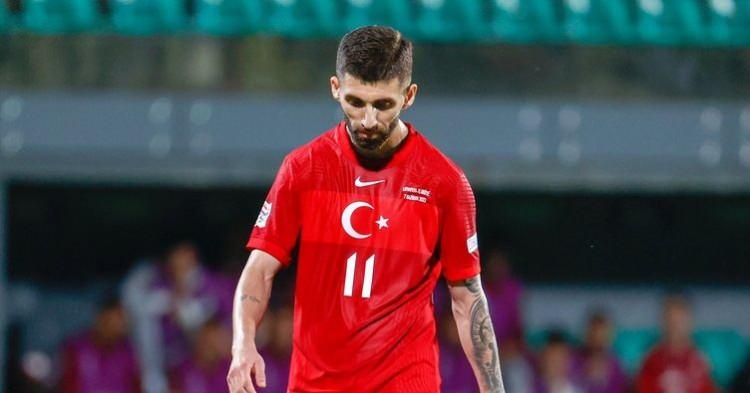 <p>Acun Ilıcalı'dan Doğukan Sinik hamlesi</p>
<p>Geçen sezon gösterdiği performansla A Milli Takım'a kadar yükselen ve adı Süper Lig devleri de dahil pekçok kulüple anılan Doğukan Sinik, İngiltere yolcusu. Acun Ilıcalı'nın sahibi olduğu Hull City, genç futbolcunun satışı için Antalyaspor ile 4 milyon Euro bonservis konusunda anlaştığı dile getiriliyor. </p>