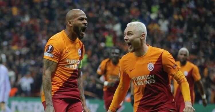 <p>Marcao adım adım Sevilla'ya!</p>
<p>Galatasaray'da savunmanın sigortası olan Marcao, Sevilla'ya transfer oluyor. Sarı kırmızılı yönetimin, Brezilyalı savunmacı için İspanyol deviyle 12 milyon Euro’ya anlaşma sağladığı kaydediliyor.</p>