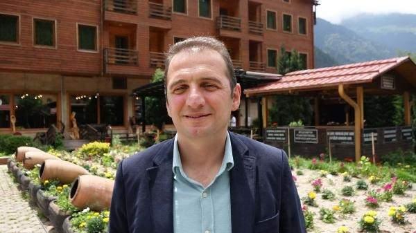 <p><strong>‘KONAKLAYAMADAN GERİ DÖNÜYORLAR’</strong></p>
<p>Turizmci Murat Akyüz, gelen misafirlerin çoğunun konaklayamadan geri dönmek durumunda kaldığını belirterek "Her gün yoğun geçiyor. Suudilerin de gelmesiyle birlikte tam doluluk oranına ulaştık. </p>