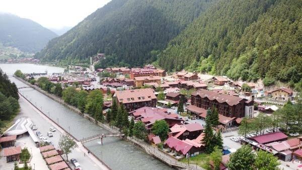 <p>‘TURİZM SEZONU UZAYACAK’</p>
<p>Turizmci Mehmet İnan da bu yıl sezonun çok iyi geçtiğini dile getirerek, "Özellikle pandemi sonrası çok fazla ilgi var. Otellerimizde yer kalmadı. Birçok kişi konaklamadan geri dönüyor. </p>