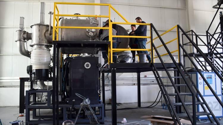 <p>Biz de bu problemi çözmek amacıyla Sanayi ve Teknoloji Bakanlığının Cazibe Merkezleri Destekleme Programı'na başvurduk ve projemize 2020'de 6 milyon 250 bin liralık bir fon sağlanmasının ardından çalışmalara başladık." dedi.</p>
