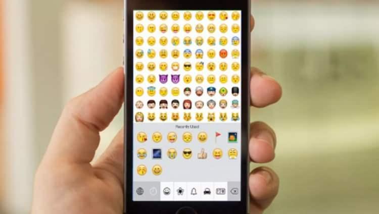 <p>Dünya Emoji Günü her yıl 17 Temmuz'da 2014 yılından bu yana düzenli bir şekilde kutlanıyor. Emojler artık dijital dünyanın ortak dili haline geldi. Ayrıca insanların duygularını sanal ortamda en iyi şekilde yansıttıklarından dolayı mesajların vazgeçilmezi haline geldi. İşte emojilerin ilginç tarihi...</p>
