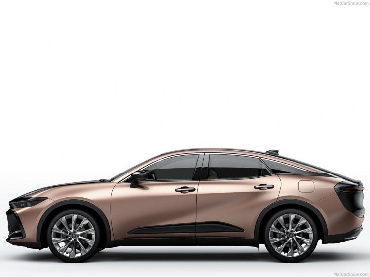 <p>Toyota Crown'un Türkiye'ye gelip gelmeyeceği henüz netlik kazanmadı.</p>