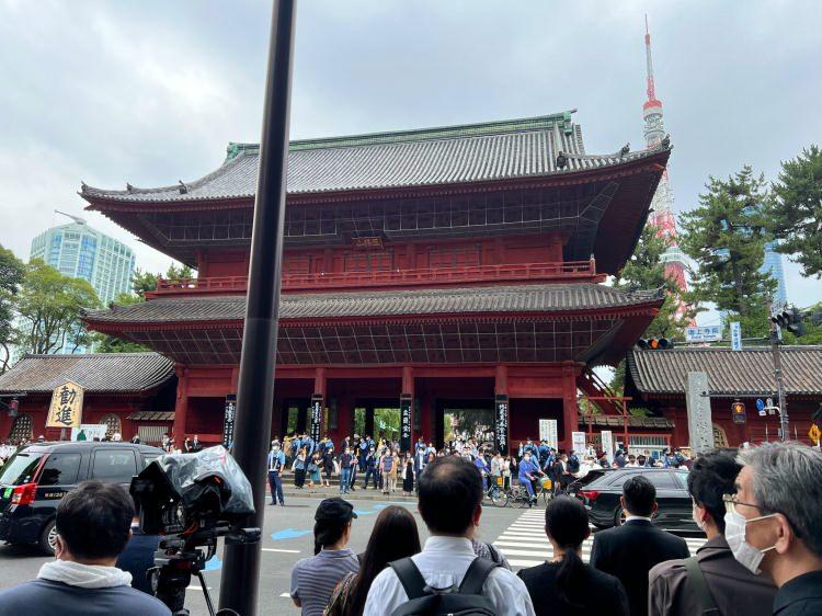 <p><strong>Bin 700 taziye mesajı geldi</strong></p>
<p> Japonya Dışişleri Bakanı Yoshimasa Hayashi, Abe'nin ani vefatı nedeniyle hükümetin toplam 259 ülke, bölge ve uluslararası kurumdan bin 700'den fazla taziye mesajı aldığını açıkladı. </p>