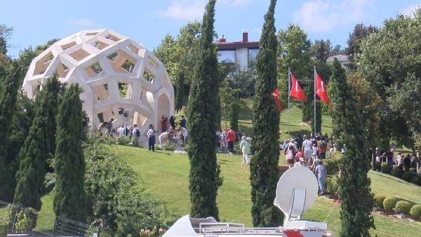 <p>Güzel insan olacağız, birbirimize sarılacağız, bu ülkenin değeri olacağız. Bu ülkeye göz dikenler utanacak. Bir daha bu kalkışma olursa da bilsinler ki sokakta ölecekler" diye konuştu.</p>