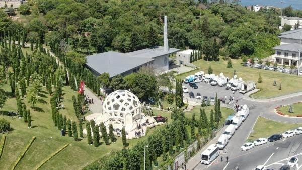 <p><strong>GAZİ BABASI BAŞPINAR: BİR DAHA OLURSA SOKAKTA ÖLECEKLER</strong></p>
<p>Gazi Safiye Başpınar Bayat’ın babası Engin Başpınar, "Ben her geçtiğimde burada arabamı durduruyorum şehit düşenlere, cennet güllerini yad etmeye geliyorum. </p>