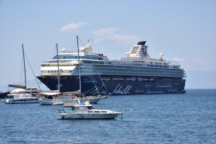 <p>Gemi, Mikonos Adası'na gitmek üzere Bodrum'dan ayrılacak.</p>