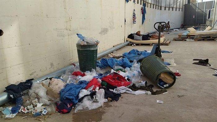 <p>Öte yandan İtalya İçişleri Bakanlığı adaya bugün donanmaya ait San Marco gemisinin gönderileceğini ve 600 kadar göçmenin buradaki merkezden alınarak ana karaya taşınacağını bildirdi. Göçmenlerin taşınması operasyonunun, Mali Polis ve Sahil Güvenlik Komutanlığı deniz unsurlarının desteğiyle yarın da süreceği belirtildi.</p>

<p>Bakanlığın verilerine göre, yılbaşından bu yana ülkeye Akdeniz'i aşarak ulaşan göçmen sayısı 30 bin 866'yı buldu.</p>
