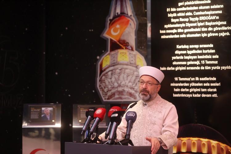 <p>Türk milletinin şehitlik ve gaziliği hayatının bir parçası olarak gördüğünü dile getiren Erbaş, "Bir millet şehitlik ve gaziliği hayatının bir parçası olarak görür, hazmeder, bununla yaşarsa o millet Allah'ın izniyle düşmez. </p>