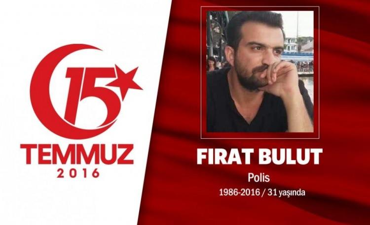 <p>30 yaşındaki Fırat Bulut, evli bir çocuk babasıydı. Ankara'da polis memuru olarak görev yapmaktaydı. 15 Temmuz gecesi darbeci hainlere karşı göğüs göğüse çarpıştı. Hainlere tam 280 kurşun sıktı. Polis Memuru Fırat Bulut, darbecilerin ele geçirdiği zırhlı personel taşıma aracında gelen kurşunla ağır yaralandı. Hastaneye kaldırıldı ama gece saat 02.00 sıralarında çok sevdiği üniformasıyla şehadet şerbetini içti. Erzurumlu polis memuru Fırat Bulut, 5 yaşındaki kızı Büşra, babası Şinasi, annesi Rahime ve eşi Gamze'nin şahitliğinde Ankara’nın Yenimahalle ilçesinde bulunan Karşıyaka Mezarlığı Polis Şehitliği'nde son yolculuğuna uğurlandı. </p>
<p> </p>