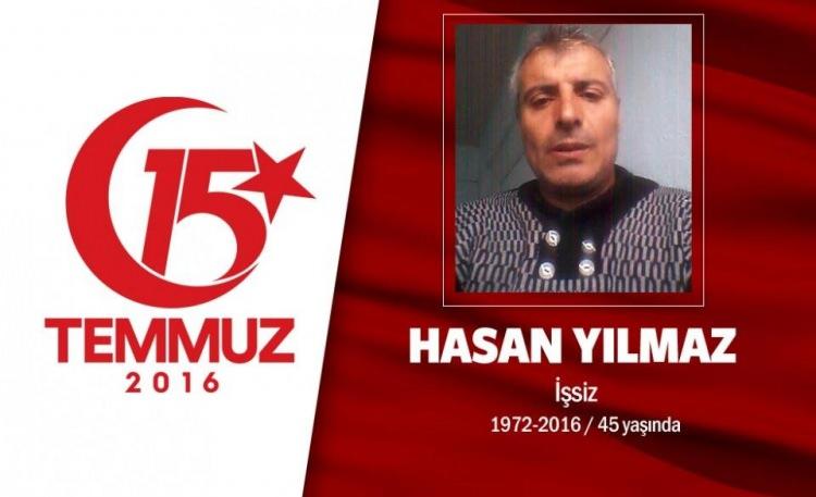 <p>44 yaşındaki Hasan Yılmaz işçiydi. Ankara’nın Kazan ilçesinde yaşayan Hasan Yılmaz'ın, evli ve 2 çocuğu vardı. 15 Temmuz gecesi Kazan direnişinin şehitlerinden biri oldu. Hasan Yılmaz, darbe girişimi<br />
gecesi, 18 yaşındaki kızı Birgül ile birlikte sokağa çıktı. Hain darbenin merkezi konumundaki Akıncı Üssü önünde cuntacılara karşı direndi. Hainlerin sivillerin üzerine ateş açmaya başlaması üzerine Hasan Yılmaz, kızını korumak için üzerine kalpaklandı ve başından vurularak şehit düştü. Kazan'ın 9 şehidinden biri olan Hasan Yılmaz’ın cenazesi Ankara’nın kazan ilçesinden sonsuzluğu uğurlandı. </p>