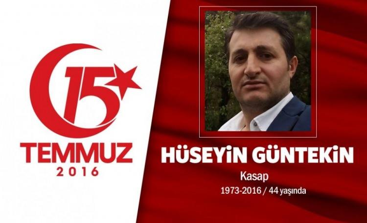 <p>43 yaşındaki Hüseyin Güntekin, evli ve iki çocuk babasıydı. Ankara’da kasaplık yapıyordu. 15 Temmuz gecesi Ankara Emniyeti önündeki sivil direnişe katıldı. Hain darbecilerin açtığı ateş sonucu şehit düştü. 3 kahramanla birlikte son yolculuğuna Ankara’da Karşıyaka Mezarlığı’nda son yolculuğuna uğurlandı. </p>
<p> </p>