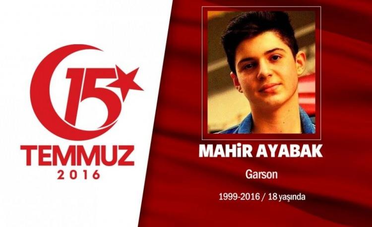 <p>17 yaşındaydı Mahir Ayabak... Garsonluk yapıyordu. 15 Temmuz gecesi darbe girişimi sırasında işyerindeydi. İşten çıkar çıkmaz işgal altındaki Atatürk Havalimanı’nı kurtarmak için yola çıktı?. Mahir ve arkadaşları, darbeci hainlerden birini etkisiz hale getirerek polislere teslim etmişti. Olay sonrası darbecilerin hedefi oldu, genç yaşta şehit düştü. Annesi, "Vatan için gerekirse diğer çocuğumu da yollarım. Benim oğlum ölmeseydi başkasının oğlu ölecekti’’ dedi. 17 yaşındaki Mahir Ayabak, Edirnekapı Şehitliği’nde son yolculuğuna uğurlandı. </p>
<p> </p>