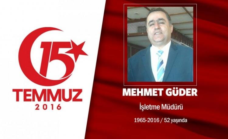 <p>48 yaşındaki Mehmet Güder, Küçükçekmece’de bir restoranda çalışıyordu. Evli ve 2 çocuk babasıydı. 15 Temmuz gecesi hain darbe kalkışmasını duyunca işini gücünü bırakıp sokağa çıktı, direnişe katıldı. Darbeci hainlerin İstanbul Emniyet Müdürlüğü’nü ele geçirmelerine engel olmak için Vatan Caddesi'ne gitti. Hainlerce gasp edilen helikopterden açılan ateşin hedefi oldu. Kafasından vurulan Güder olay yerinde şehit düştü. Şehit Mehmet Güder, İstanbul Cennet Mahallesi'nden gözyaşlarıyla son yolculuğuna uğurlandı.</p>
<p> </p>