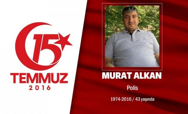 <p>1974 yılında Ankara’nın Şereflikoçhisar ilçesinde doğan Murat Alkan, 1993 yılında polis okulundan mezun olarak çok sevdiği polislik mesleğine başladı. Ankara il Emniyet Müdürlüğü ve Personel Dairesi Başkanlığında görev yapmasına müteakip; helikopter teknisyeni olarak Havacılık Dairesi Başkanlığı’na atandı. 2013-2015 yılları arasında Diyarbakır Helikopter filosunda terörle mücadele kapsamında bir çok operasyona katılan polis memuru Murat Alkan, 15 Temmuz gecesi Gölbaşı Özel Harekat Daire Başkanlığı’na yapılan hain hava saldırısı sonucu şehit düştü. Evli ve 2 çocuk babası şehit Murat Alkan, Şereflikoçhisar ilçesindeki şehitlikte son yolculuğuna uğurlandı.</p>
<p> </p>