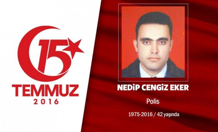 <p>41 yaşında Nedip Cengiz Eker, polis memuruydu. 15 Temmuz gecesi Cumhurbaşkanı Recep Tayyip Erdoğan'ın tatilini yaptığı Marmaris'teki oteli korumakla görevliydi. 37 darbecinin baskın düzenlediği otelde hainlerle çatıştı, Cumhurbaşkanlığı koruma görevlisiyle birlikte şehit edildi. Nedip Cengiz Eker, aynı zamanda CHP Genel Başkanı Kemal Kılıçdaroğlu’nun akrabasıydı. Şehit polis memuru Nedip<br />
Cengiz Eker'in cenazesi, memleketi Aydın'da son yolculuğuna uğurlandı. Marmaris Polis Merkezi'ne "Şehit Nedip Cengiz Eker Polis Merkezi" tabelası asıldı.</p>