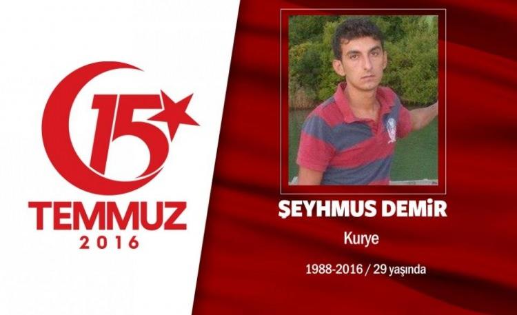 <p>1988 Mardin doğumlu Şeyhmus Demir, kurye paket servisinde çalışıyordu. Arkadaşları onu, ‘hedefleri olan biriydi' diye anlatıyor. En büyük hayali kendine ev almaktı. 15 Temmuz gecesi hain darbecilere karşı direniş için sokaklara çıktı. İşgal altındaki Boğaziçi Köprüsü'nde darbecilerle karşı karşıya geldi. Darbecilerin açtığı ateş sonucu şehit oldu. </p>