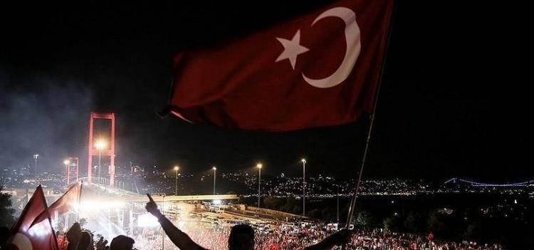 <p>15 Temmuz akşamı darbe ve işgal girişiminde bulunan teröristler halkın büyük mücadelesi ve direnişi ile geri püskürtüldü. Darbeye karşı dimdik duran halk 15 Temmuz'u kazanarak darbecilere karşı galip geldi. 15 Temmuz darbe girişiminde tanklara, helikopterlere, ağır silahlara karşı dimdik duran ülkemizin vatandaşlarından 249 kişi şehit düştü. İşte 15 Temmuz şehitleri...</p>
