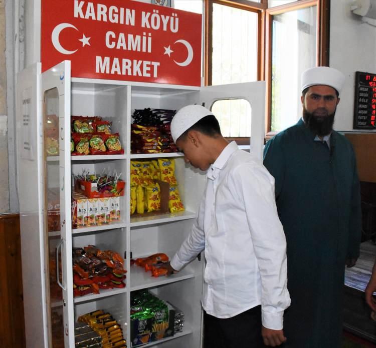 <p>- İKRAMLAR ÇOĞALINCA DOLAP YAPILDI</p>

<p>Bulut, çocuklara bu yaşlarda verilen din eğitiminin ilerleyen yaşlarda çok büyük etkileri olduğunu ifade etti.</p>
