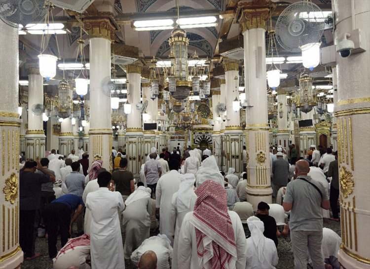 <p>Memleketlerimize döndüğümüzde de Kabe'den aldığımız bereketi, Peygamberimizin diyarından, ravzasından aldığımız bereketi ailemizle, uzak yakın akrabayla, komşuyla, iş arkadaşlarıyla paylaşıp bu bereketi Anadolu'da da çoğaltmanın, hepimizi kuşatacak bir harman haline getirmenin vazifesi içinde vatanımıza dönmek için hazırlanacağız inşallah."</p>