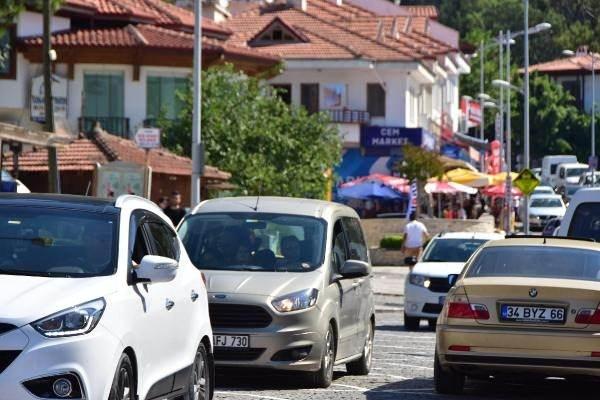 <p> Mahallemizin nüfusu şu an yaklaşık 100 bine ulaştı. Misafirlerimizin doğaya olan hassasiyetini aynı şekilde sürdürmelerini rica ediyorum. Akyaka'yı bir önceki kuşaktan devraldığımız haliyle bir sonraki kuşağa aktarmak hepimizin ana hedefi olmalı. </p>
