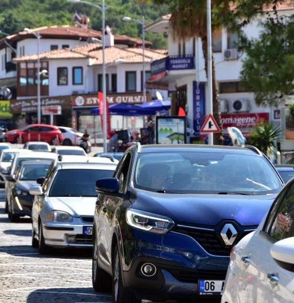 <p>Akyaka'da 22 özel güvenlik, 12 zabıta 26 temizlik işçisi, 4 çöp toplama aracı ve 12 personeli ile 1 çöp treyleri görev yapıyor " dedi.</p>